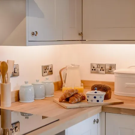 1 Bed In Helperby 92188 Holiday home